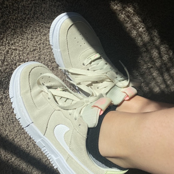 Nike Air Force 1 Pixel sage green, cream with pink accents - Picture 12 of 12